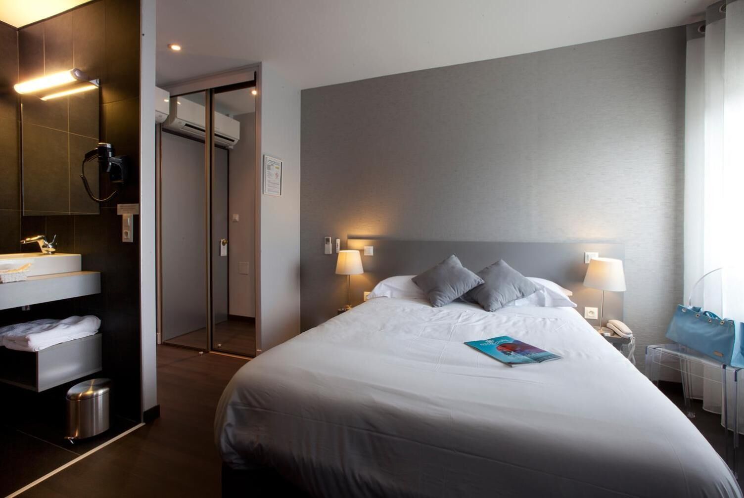 in-room safe, desk, soundproofing, free wifi