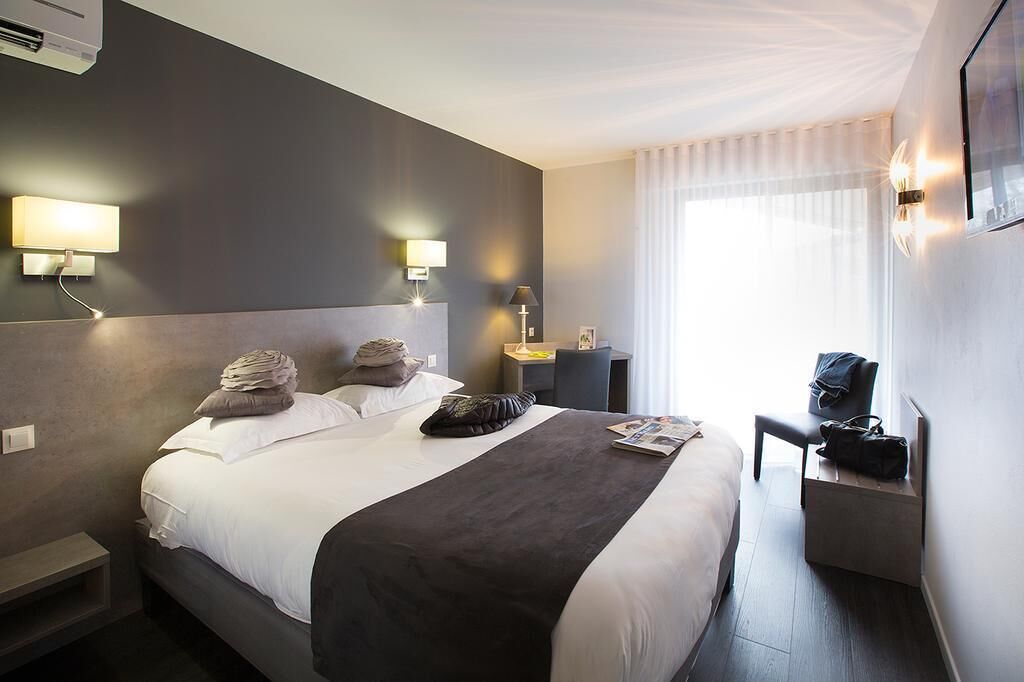 In-room safe, desk, soundproofing, free WiFi