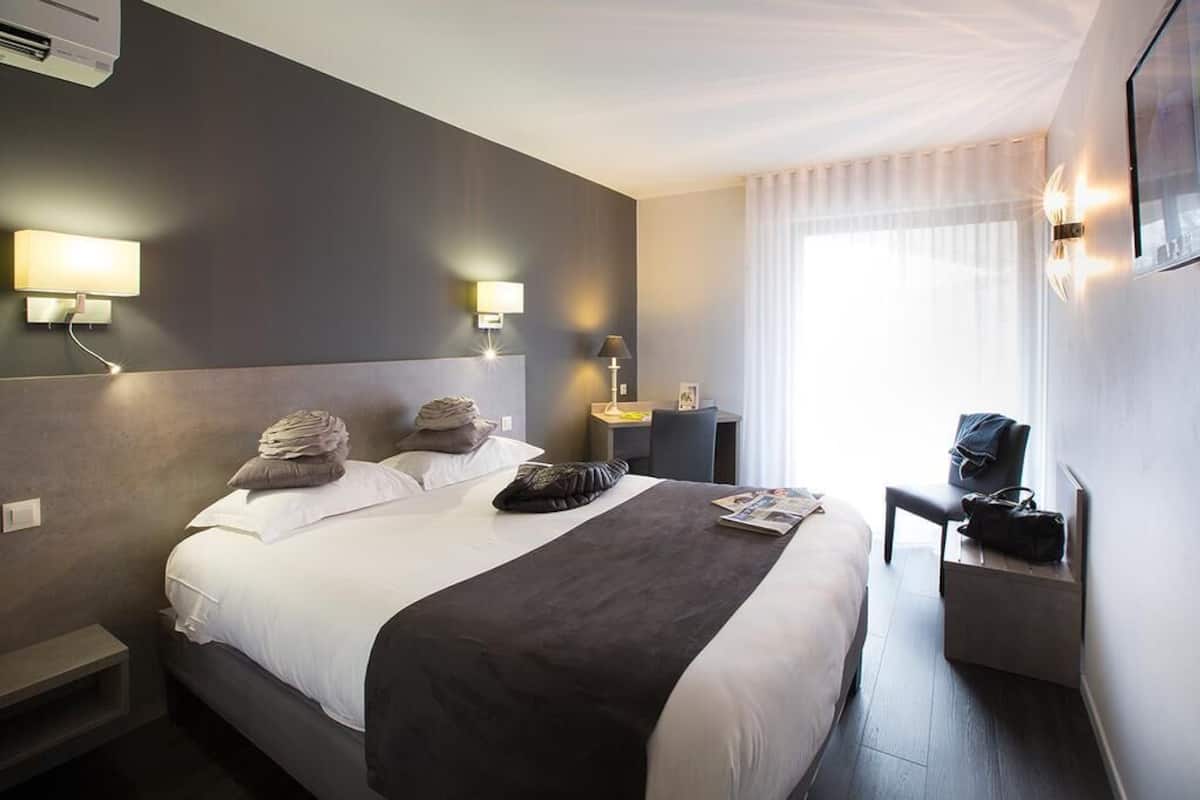 In-room safe, desk, soundproofing, WiFi (free)