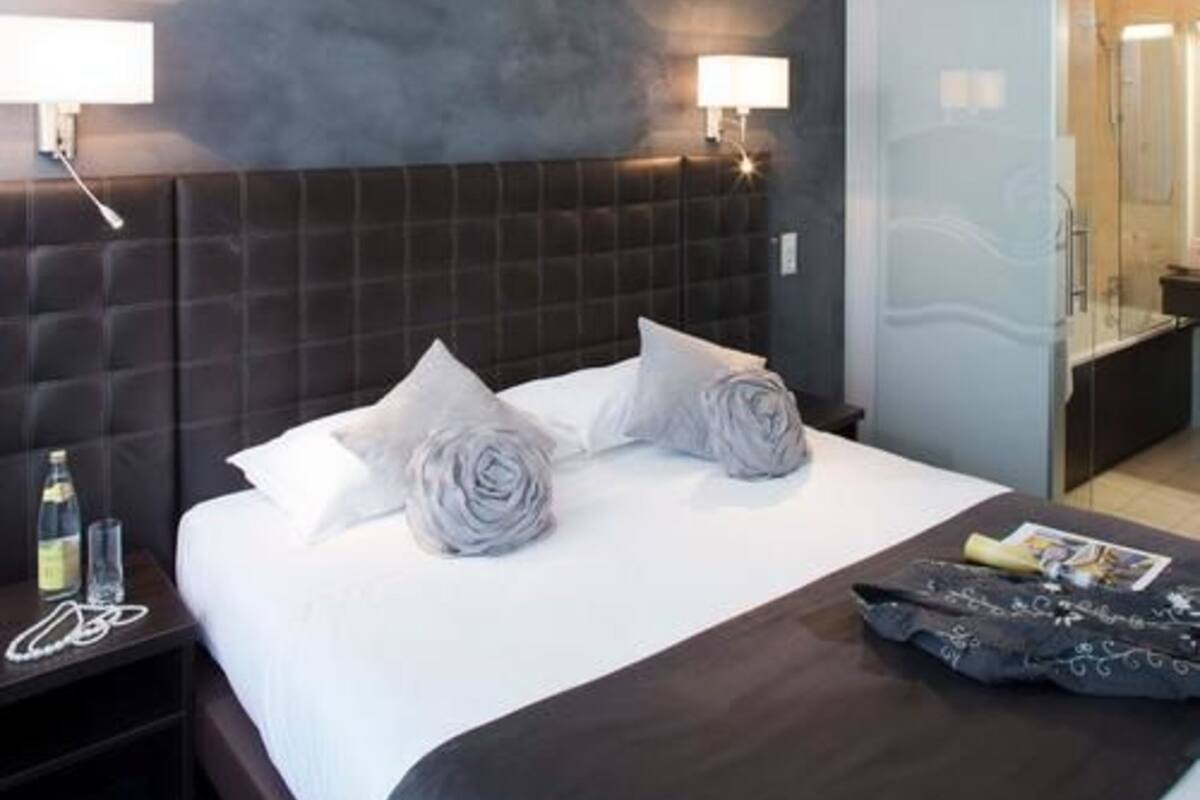Comfort Double Room, 1 Double Bed, Non Smoking | In-room safe, desk, soundproofing, WiFi (free)
