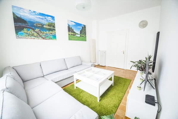 Huoneisto (incl. cleaning fee 65 EUR) | Olohuone | Taulutelevisio