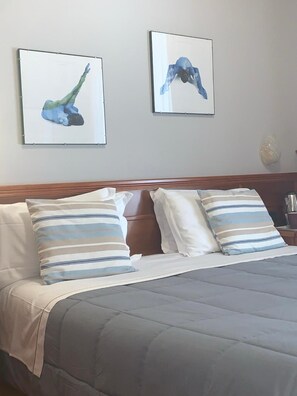 Habitación doble estándar, 1 cama Queen size, para no fumadores | Minibar, cunas gratuitas y ropa de cama 