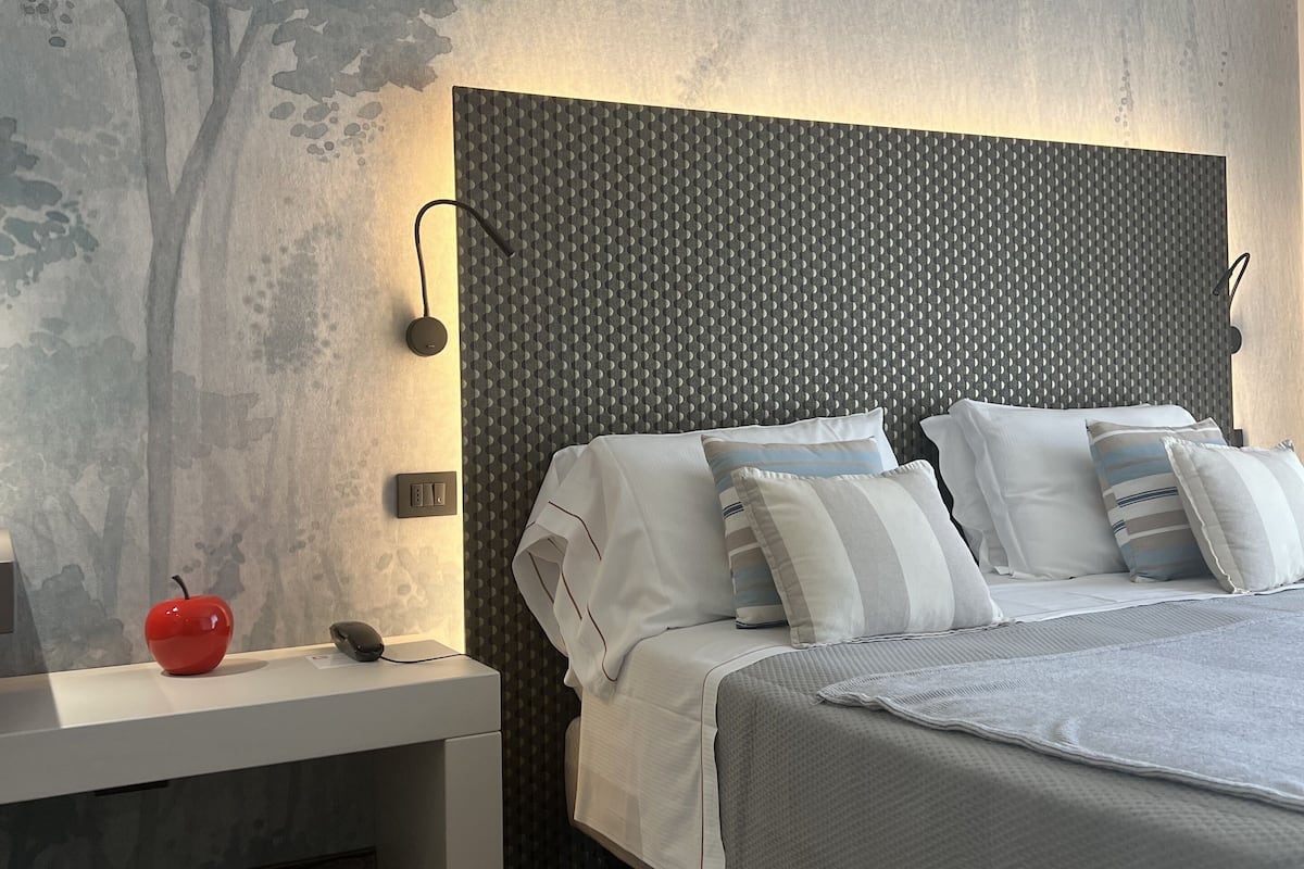 Comfort Double Room, 1 Katil Ratu (Queen), Non Smoking | Bar mini, katil bayi/kot (percuma), cadar katil