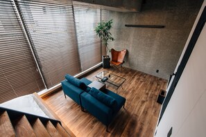 ดีลักซ์สตูดิโอ, หลายเตียง, ปลอดบุหรี่, ห้องครัวขนาดเล็ก | บริเวณนั่งเล่น | แท็บเล็ต