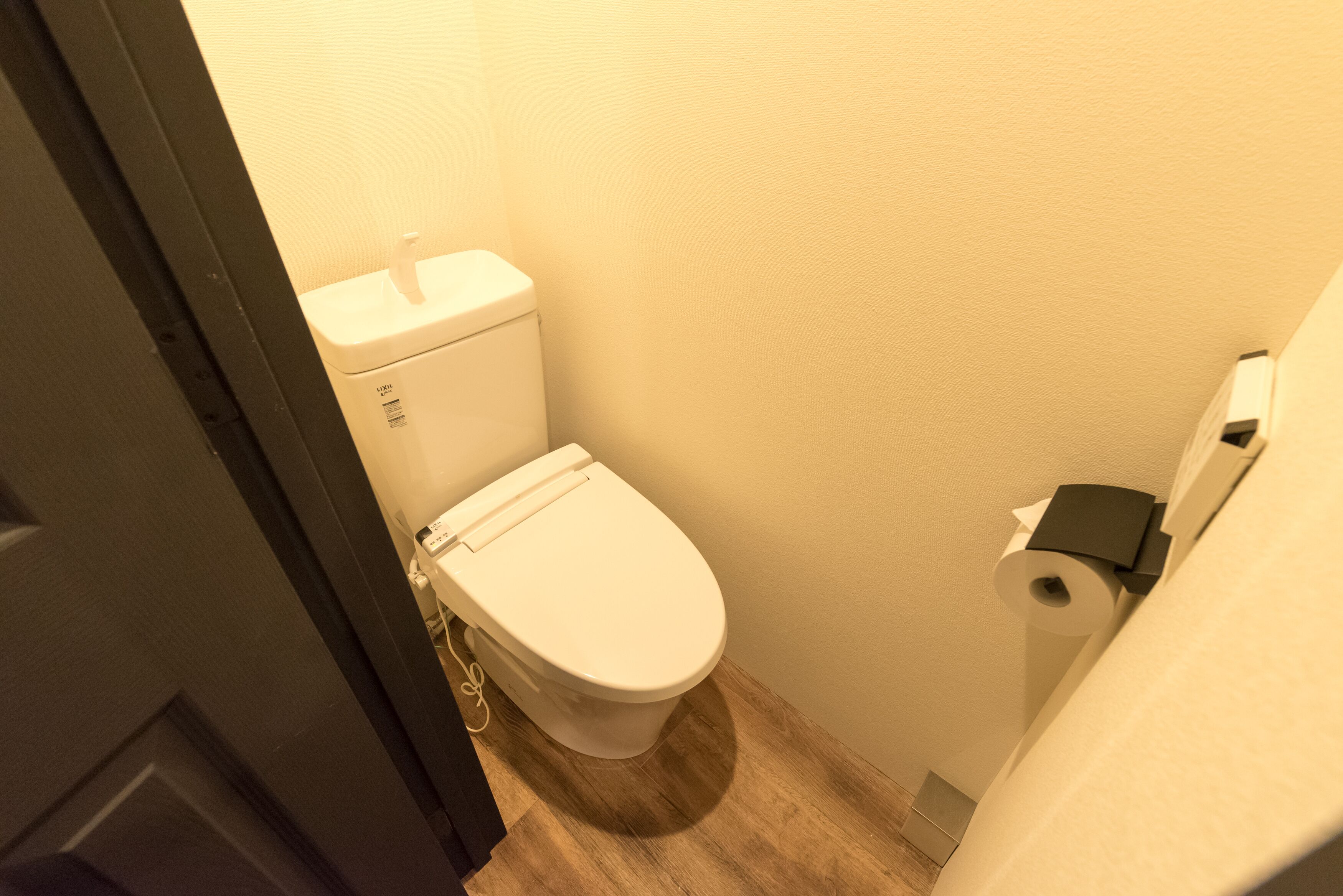 deluxe studio, multiple beds, non smoking, kitchenette | bathroom | shower, free toiletries, hair dryer, slippers