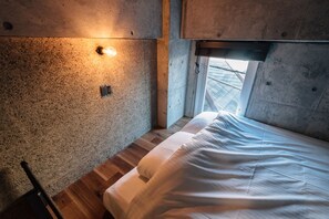 Quarto família, várias camas, para não fumantes | Wi-Fi de cortesia, roupa de cama