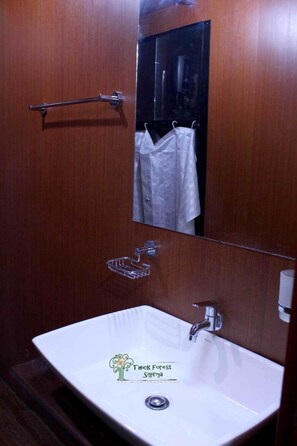 村舍, 1 张特大床, 无烟房 | 浴室 | 淋浴设施、毛巾