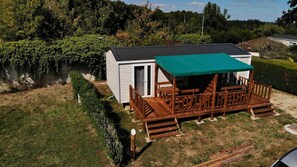 Casa rodante estándar, 1 cama Queen size, para no fumadores | Terraza o patio