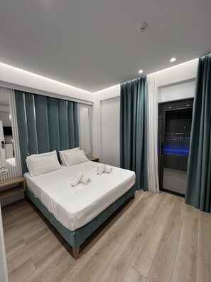 迷你吧、隔音、免费 WiFi、床单