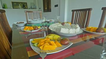 Sudah termasuk sarapan ala kontinental setiap hari