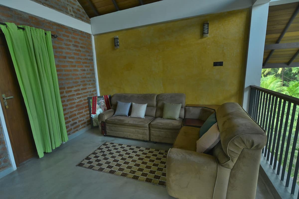 Family Room | Living area | 32-inch LED TV with cable channels, TV