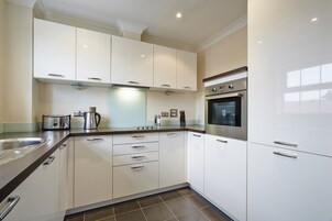 Superior Apartment, 2 Bedrooms, Non Smoking | Private kitchen