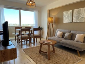 標準公寓, 1 間臥室, 非吸煙房, 城市景觀 | 起居區 | LED 液晶電視