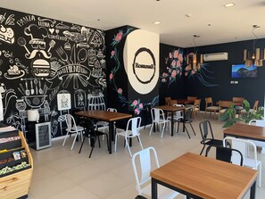 Petit déjeuner continental servi tous les jours en supplément