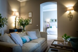 40-inch flat-screen TV with digital channels, TV - Villa Lanzirotti Luxury Property (Caltanissetta)