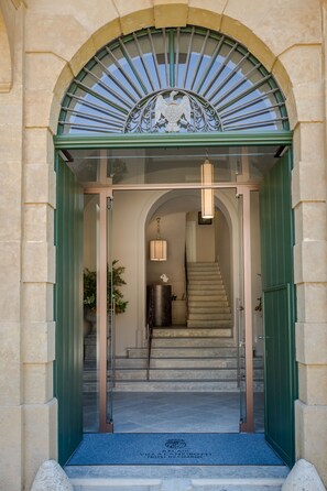 Property entrance - Villa Lanzirotti Luxury Property (Caltanissetta)