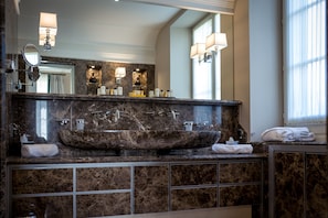 A modern bathroom with a large marble sink, a mirror, and a towel rack. - Villa Lanzirotti Luxury Property (Caltanissetta)