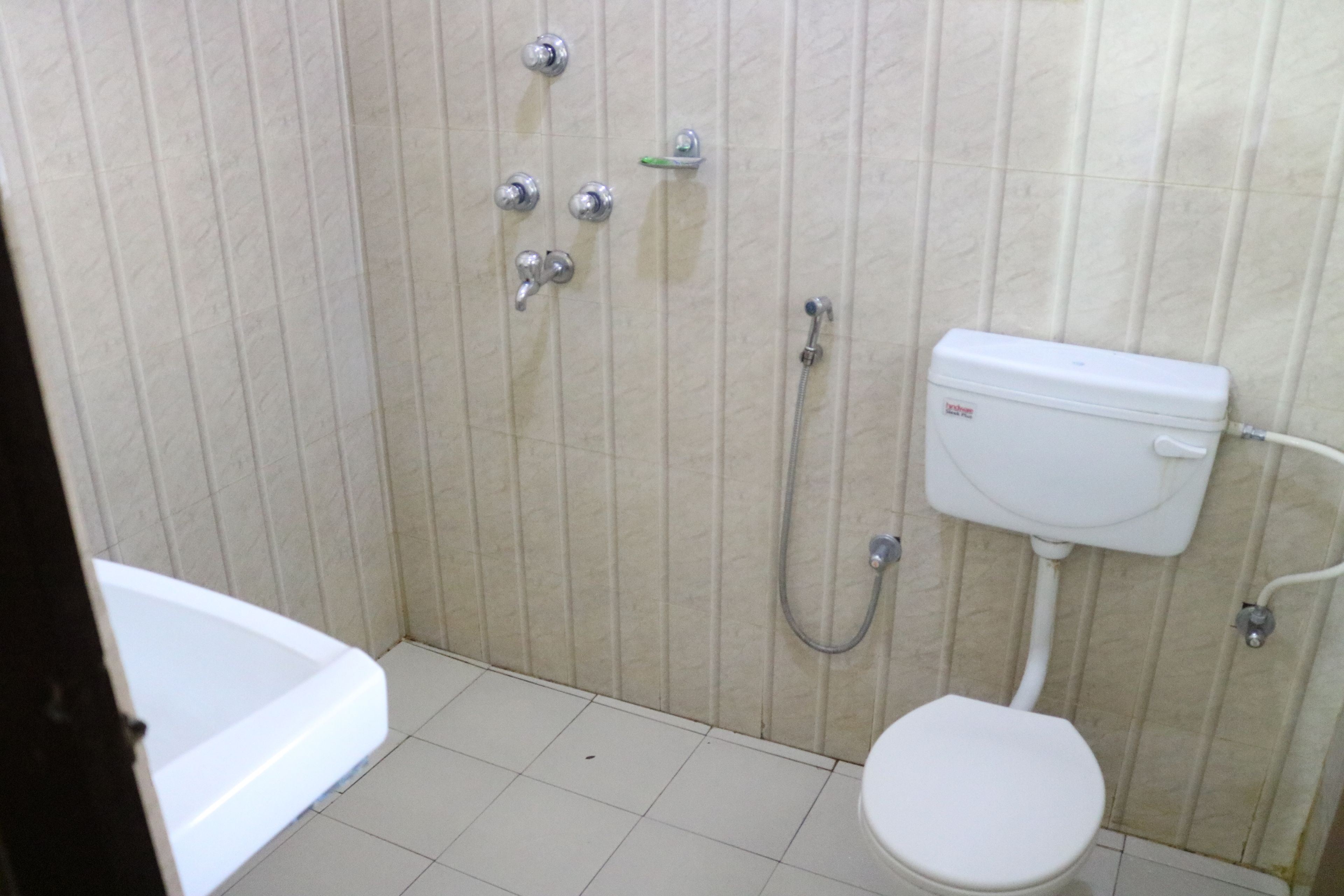 Basic Double or Twin Room, 1 Bedroom, Ground Floor | Bathroom