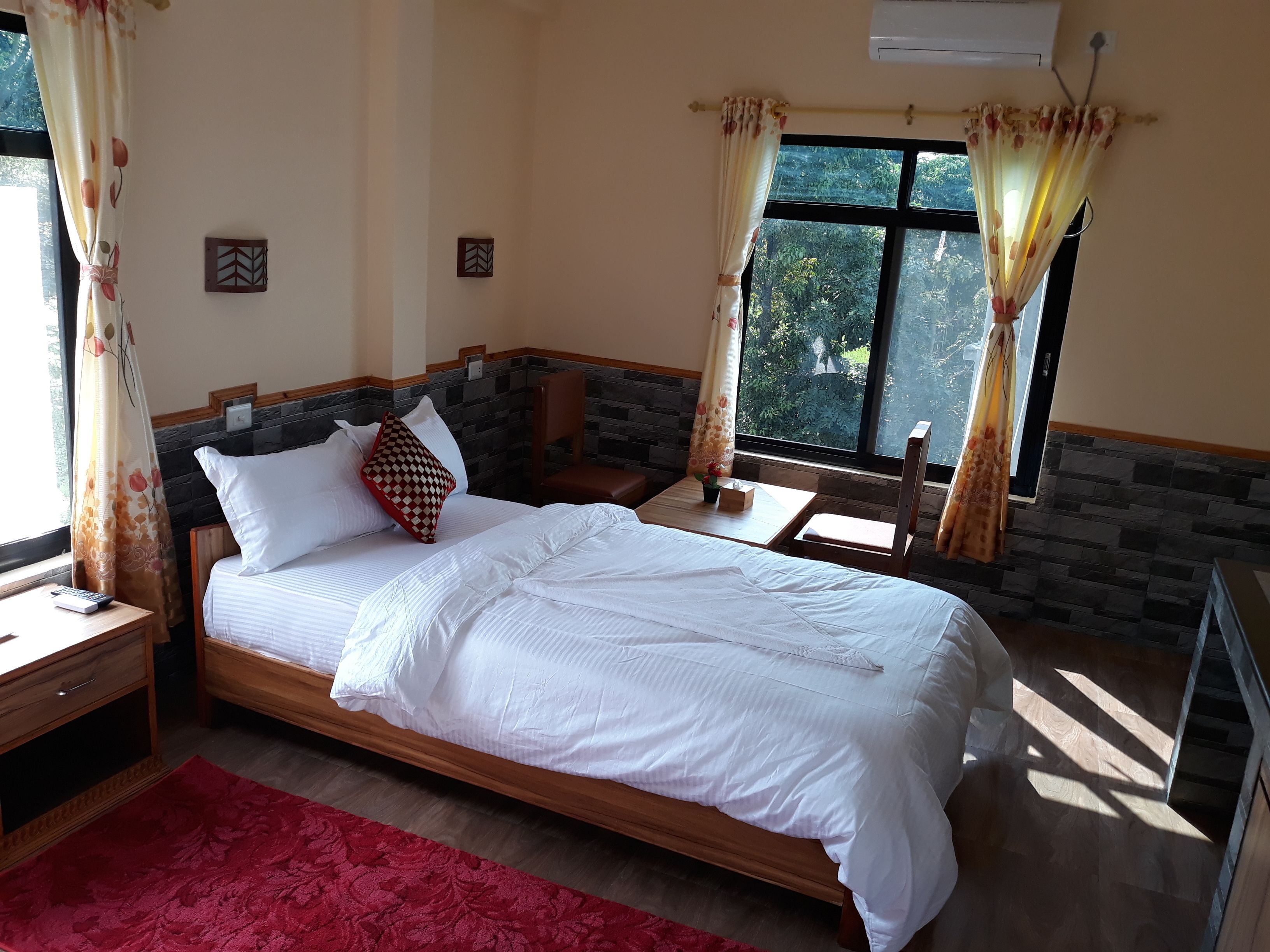 Quarto casal ou duplo superluxo, 1 cama de casal, terraço | Escrivaninha, Wi-Fi de cortesia, roupa de cama