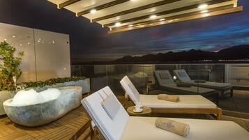 Grace Penthouse | Hiên