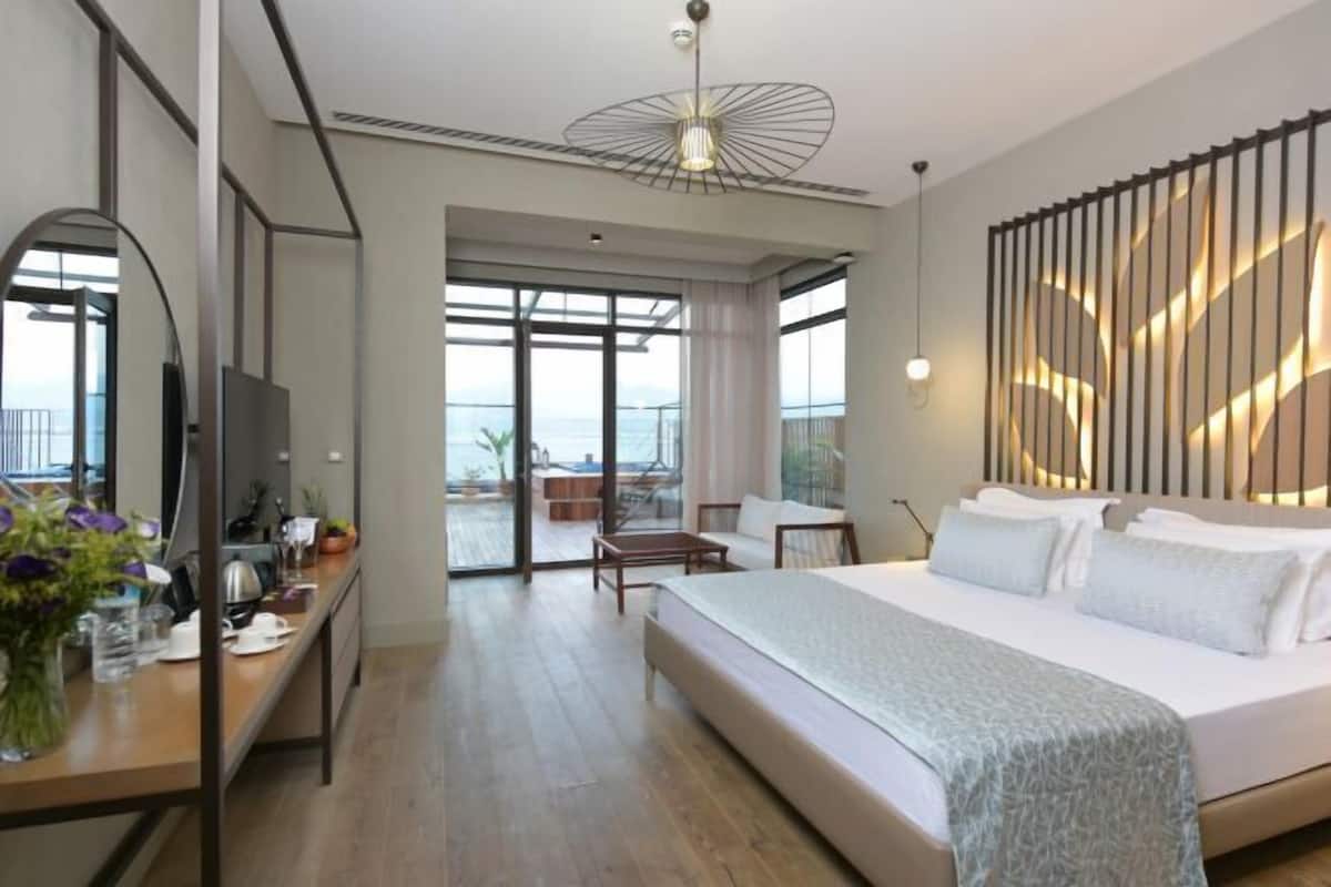 1 bedroom, minibar, in-room safe, desk