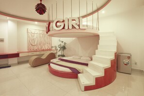 Family Room | Minibar, in-room safe, desk, blackout curtains - My Friends Hotel - Hostel (Ho Chi Minh City)