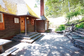 Courtyard - Heartwood Mountain Sanctuary (Garberville)