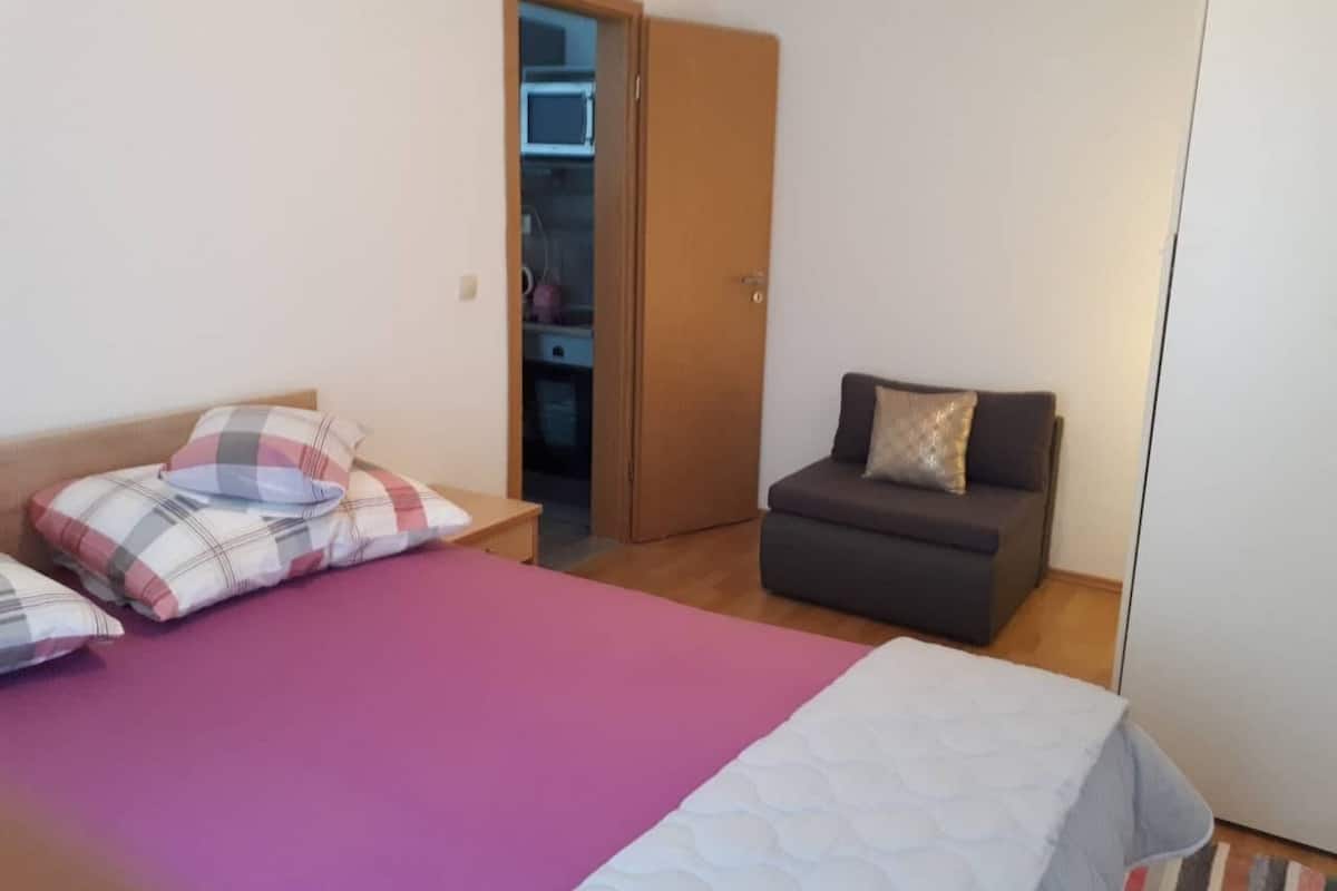 Family Apartment | Blackout drapes, WiFi (free), bed sheets