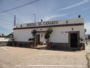 Exterior - Hostal El Canario (Conil de la Frontera)
