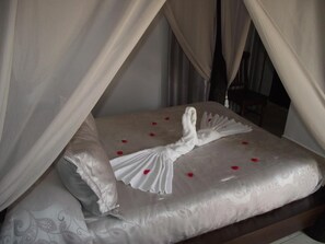Soundproofing, free cribs/infant beds, rollaway beds, free WiFi - Hostal El Canario (Conil de la Frontera)