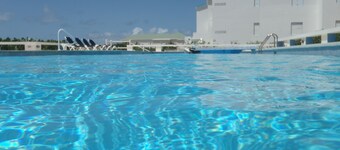 OFERTA PARA 2 PERSONAS DE APARTAMENTO EN EL MAR CON PISCINA Y POSIBLE RENTA DE COCHE