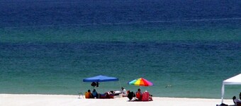 Hermoso condominio frente al mar, 3BR / 3BA