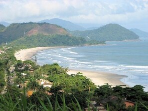 Beach nearby, sun loungers - Charming gated community home in Juquehy. - 2 suites (São Sebastião)