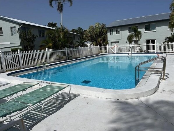 Unclassified image, 1 of 19, button