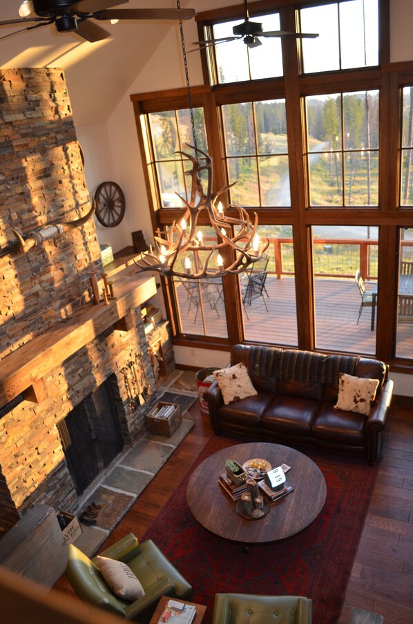 Smart-TV, peis, DVD-spiller og fotballspill