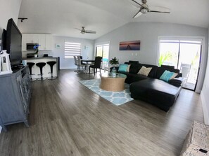 TV, DVD player, toys - Casa Marina - Key Largo Waterfront Home with Private Pool, Boat Ramp & Dockage!  (Key Largo)