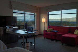 Desk, laptop workspace, iron/ironing board, travel cot - Snoqualmie Inn by Hotel America (Snoqualmie)
