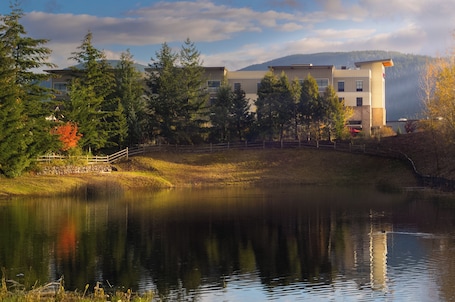 Front of property. Snoqualmie Inn by Hotel America