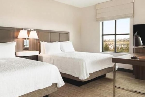 Suite estudio, 2 camas Queen size | Escritorio y espacio para trabajar con laptop