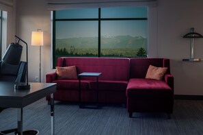 Desk, laptop workspace, iron/ironing board, travel cot - Snoqualmie Inn by Hotel America (Snoqualmie)