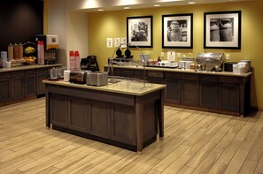 Free daily buffet breakfast - Snoqualmie Inn by Hotel America (Snoqualmie)
