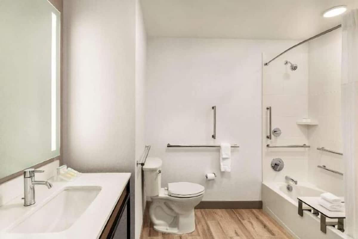 Séchoir à cheveux, serviettes fournies