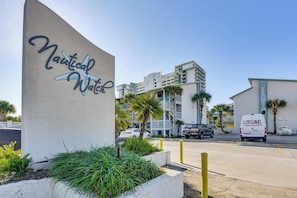 Property grounds - Oceanfront Panama City Beach Condo w/ Balcony! (Panama City Beach)