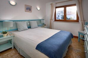 2 bedrooms, iron/ironing board, Internet, bed sheets