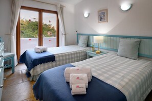 2 bedrooms, iron/ironing board, Internet, bed sheets
