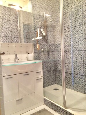 Bathtub, hair dryer, towels, soap