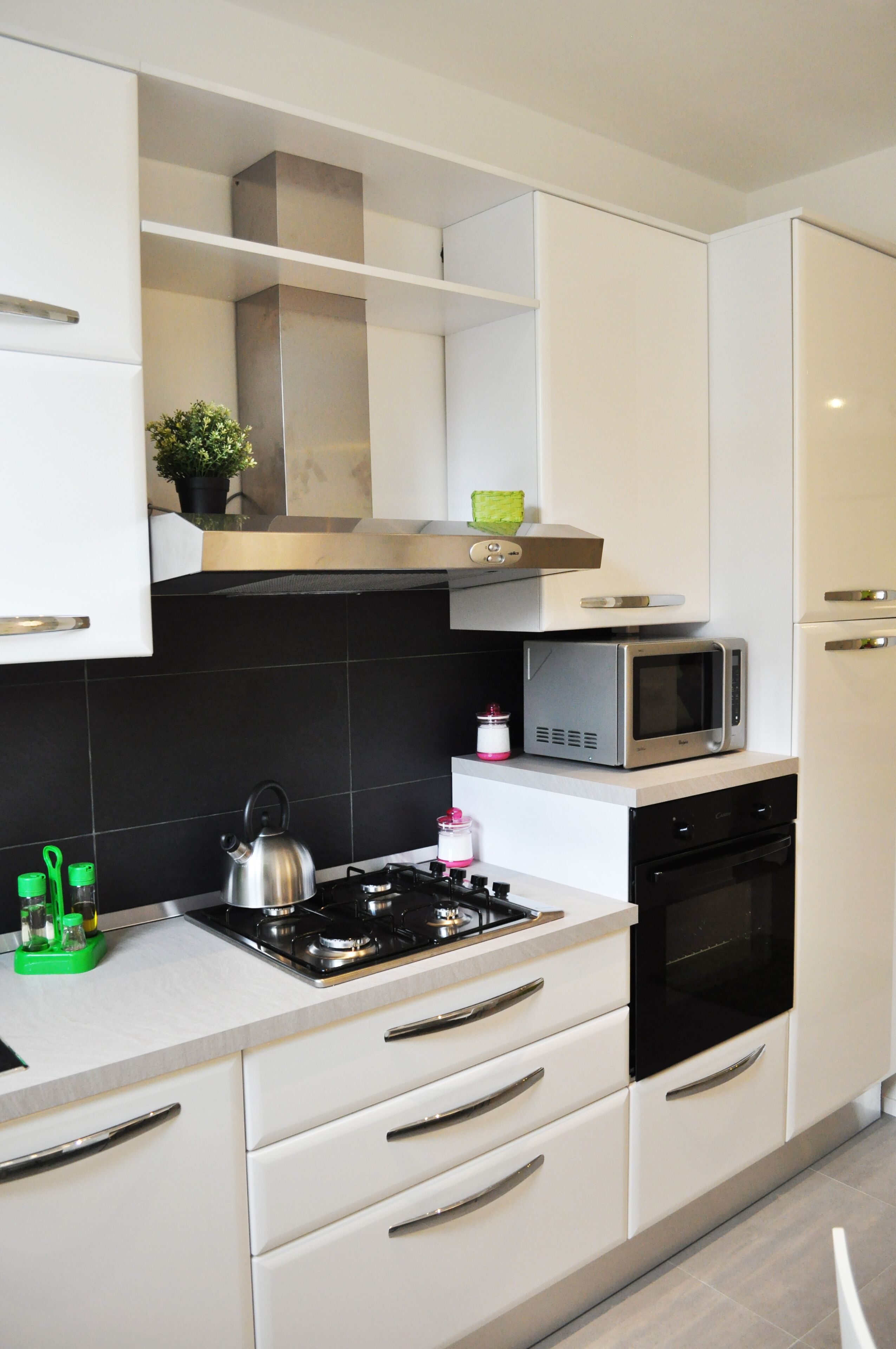 冰箱、微波炉、烤箱、炉灶