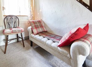 TV, fireplace, DVD player, books