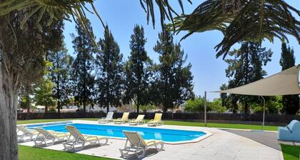 4 bedroom villa with private pool and garden in the center of Tavira