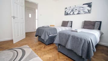 4 bedrooms, iron/ironing board, WiFi, bed sheets